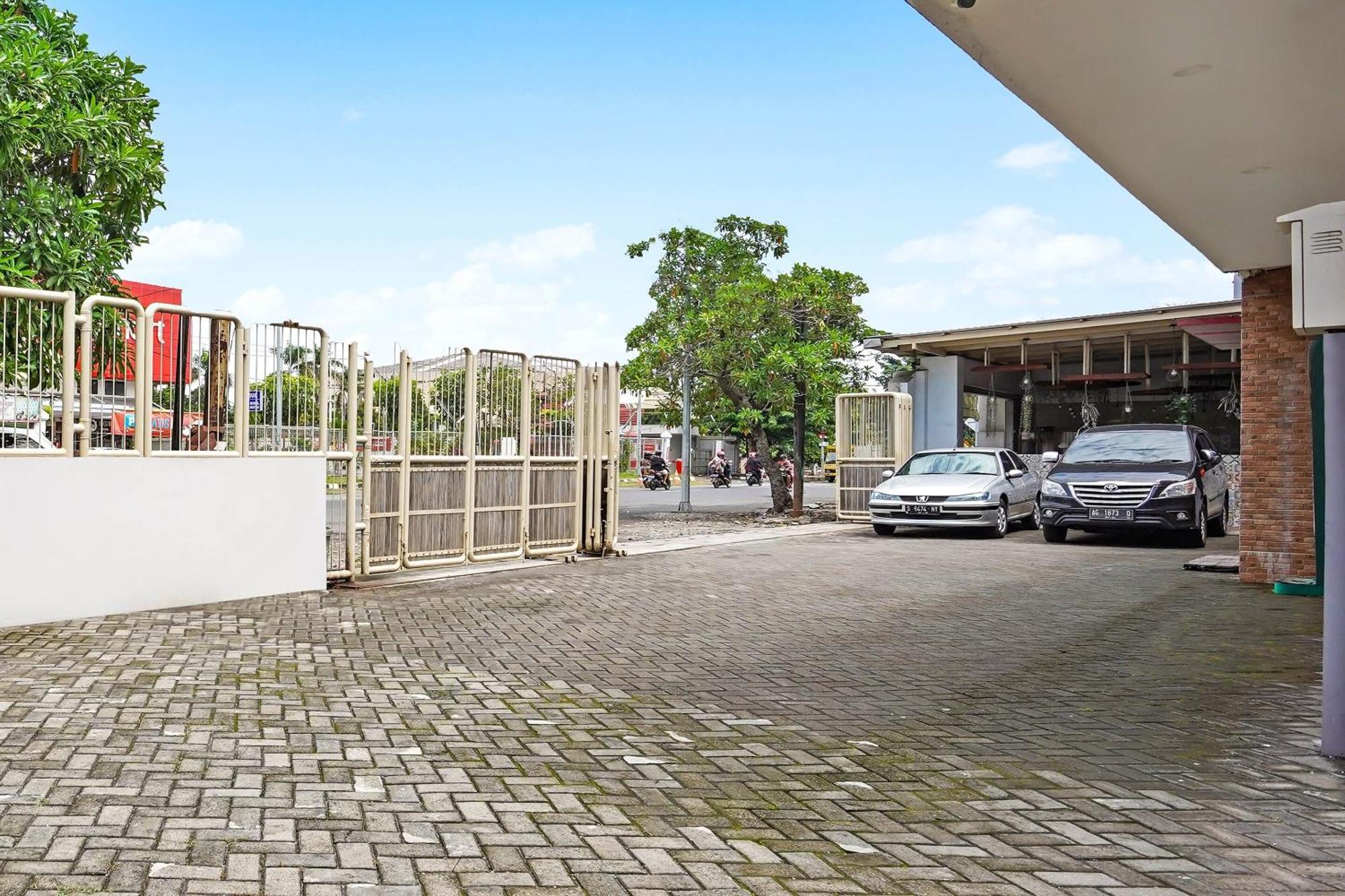 Capital O 90888 Bintang Diponggo Residence 수라바야 외부 사진